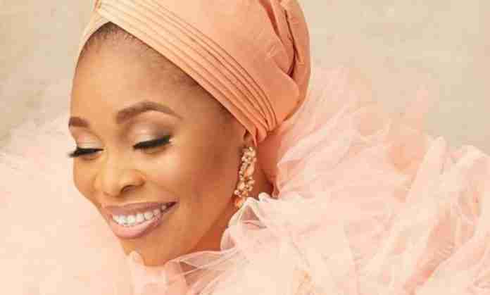 Tope Alabi – I Am Very Happy